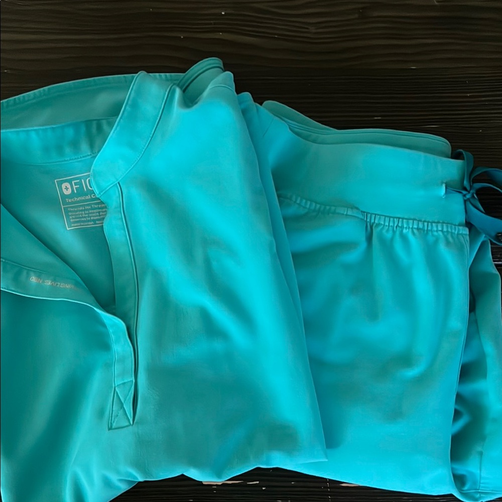 Figs Oasis Scrub Set